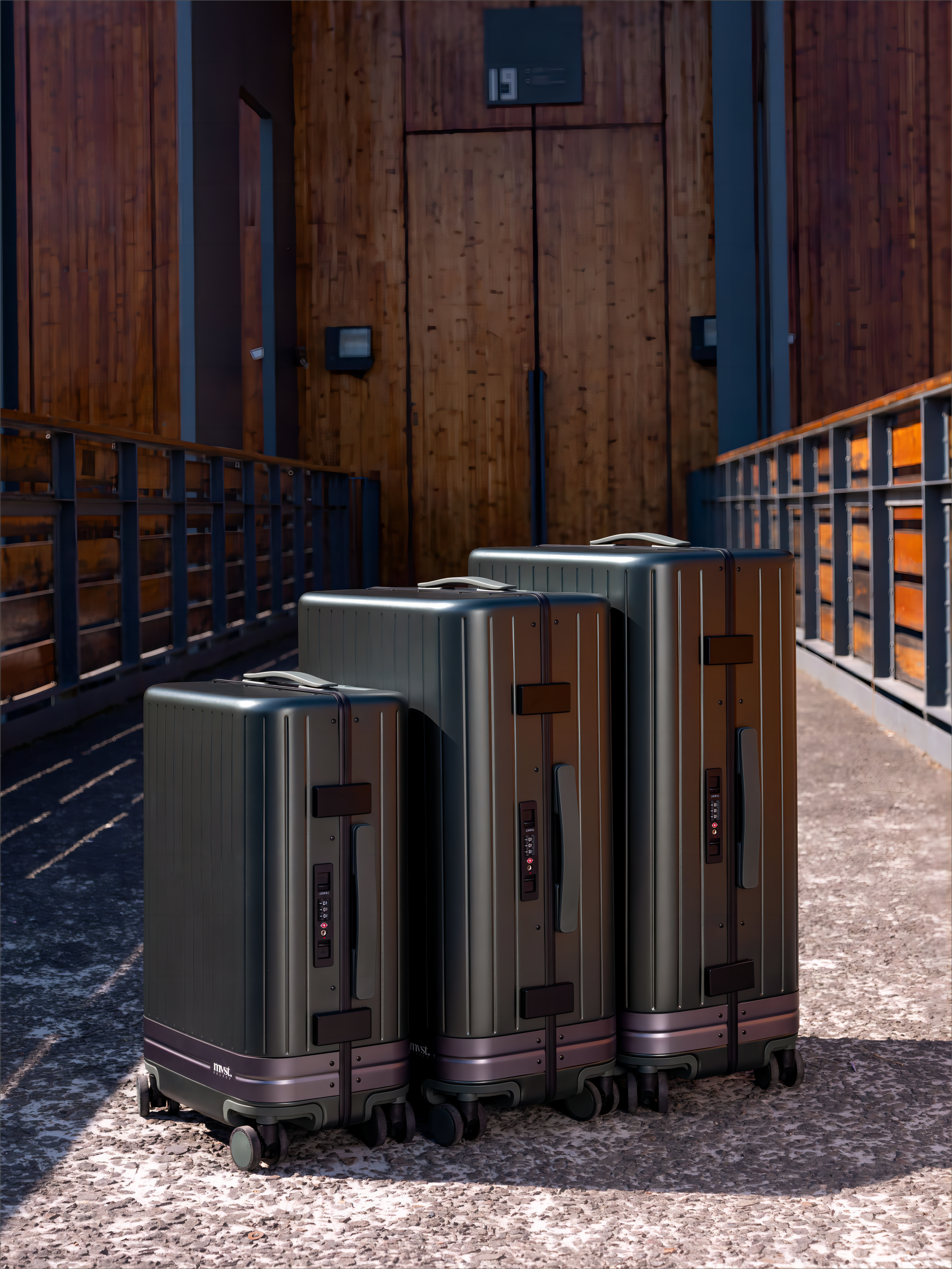 Elegant Eos polycarbonate suitcase green for business and leisure